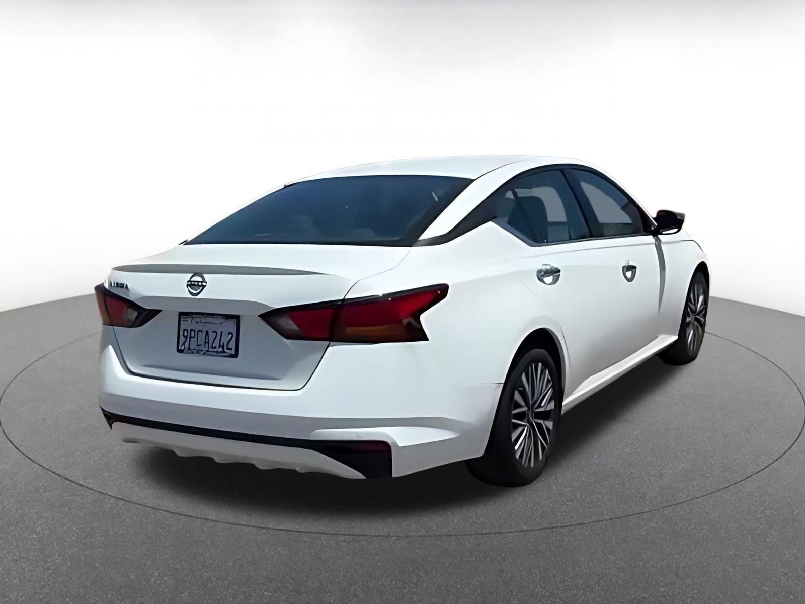 Used 2025 Nissan Altima 2.5 SV FWD image 14