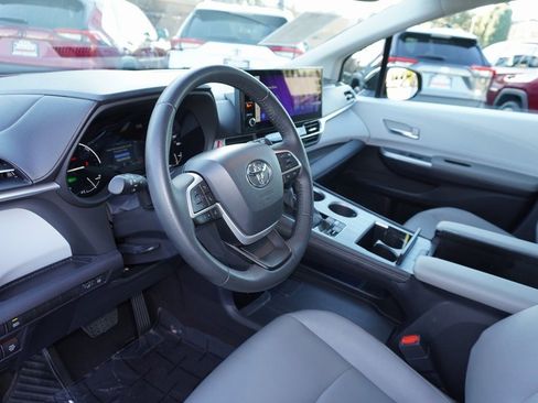 Used 2025 Toyota Sienna XLE image 15