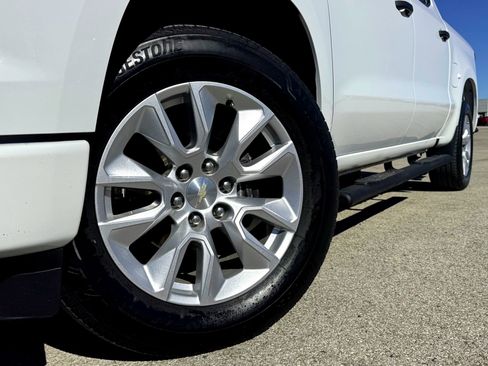 Used 2022 Chevrolet Silverado 1500 Custom image 2
