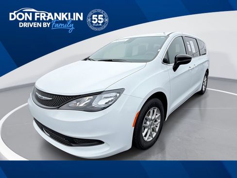 Used 2025 Chrysler Voyager LX FWD image 1