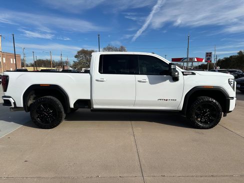 Used 2024 GMC Sierra 2500 AT4 w/ AT4 Premium Plus Package image 7
