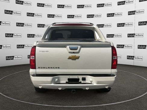Used 2013 Chevrolet Avalanche LTZ RWD image 5