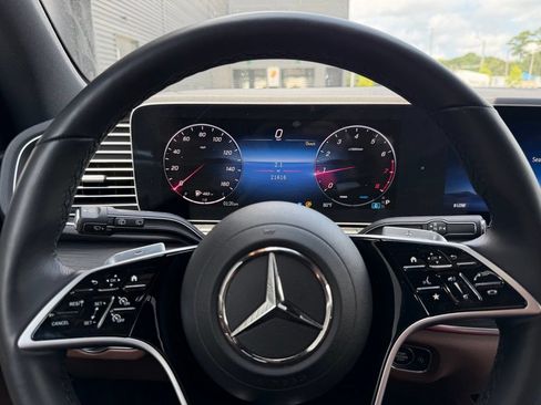 Used 2026 Mercedes-Benz GLE 350 4MATIC w/ Winter Package image 11