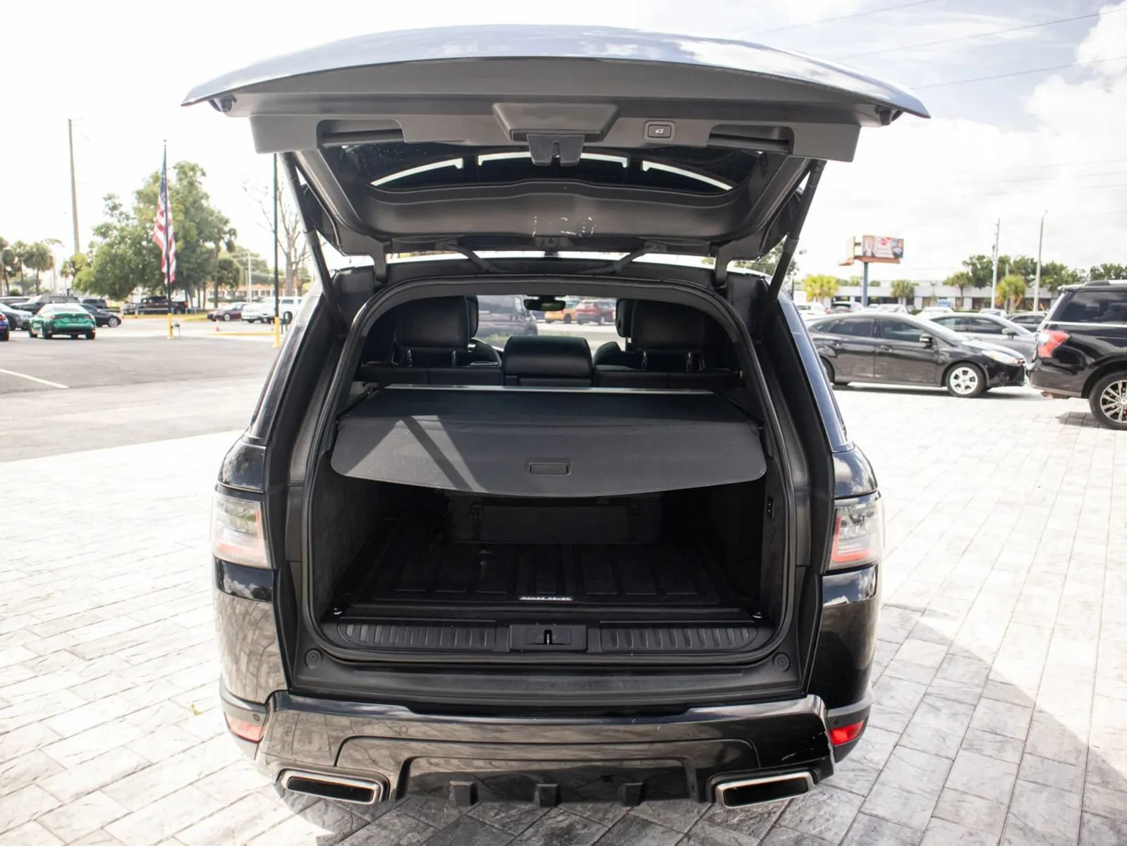 Used 2020 Land Rover Range Rover Sport SE AWD/4WD image 7