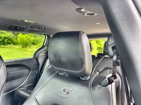 Used 2023 Chrysler Pacifica Touring-L w/ S Appearance Package FWD image 25