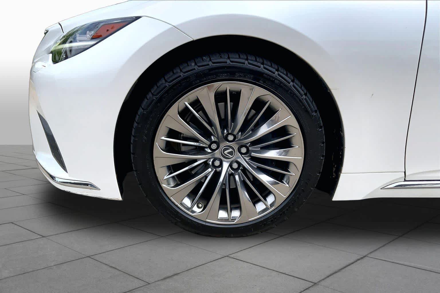 Used 2022 Lexus LS 500 w/ Interior Upgrade Package RWD image 11