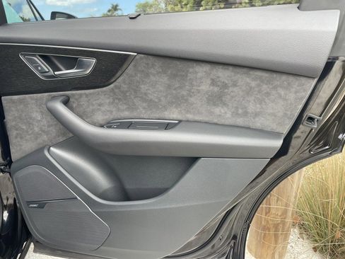 Used 2020 Audi SQ7 Prestige w/ Prestige Package image 32