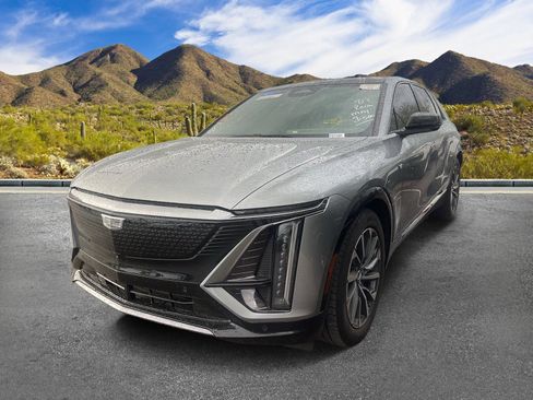Used 2024 Cadillac Lyriq Sport RWD image 2
