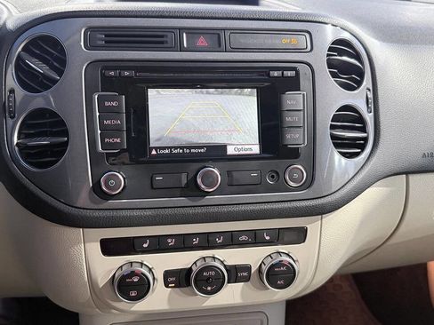 Used 2013 Volkswagen Tiguan SEL FWD image 38