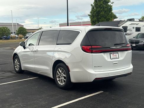 Used 2023 Chrysler Pacifica Touring-L FWD image 49