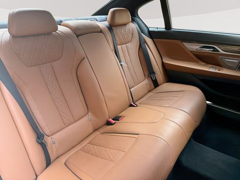 Used 2019 BMW 750i w/ Executive Package RWD image 26