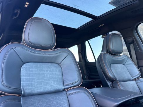 Certified 2025 Lincoln Aviator Black Label image 18