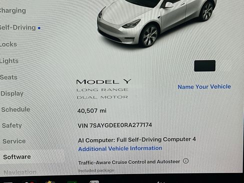 Used 2024 Tesla Model Y Long Range AWD/4WD image 18