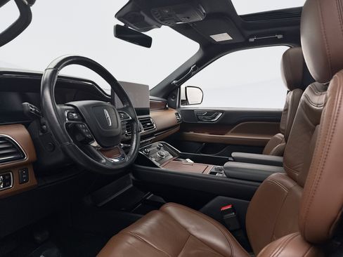 Used 2023 Lincoln Navigator L Reserve w/ Monochromatic Package image 10