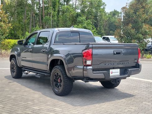 Used 2022 Toyota Tacoma SR5 RWD image 2