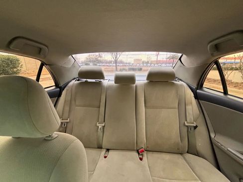 Used 2012 Toyota Corolla LE image 30