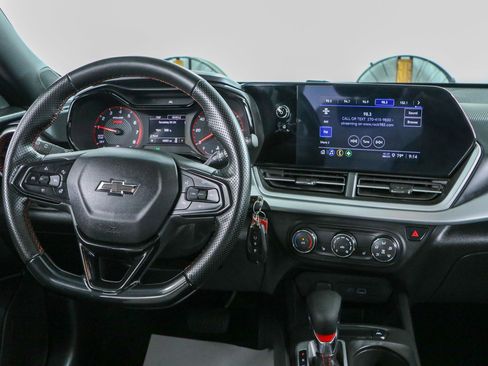 Used 2024 Chevrolet Trax RS w/ Sunroof Package FWD image 17