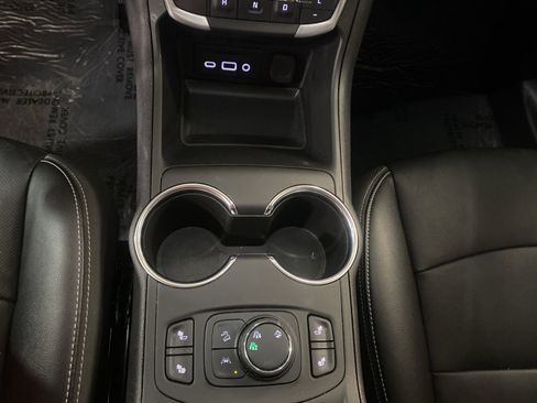 Used 2024 GMC Terrain SLT image 21