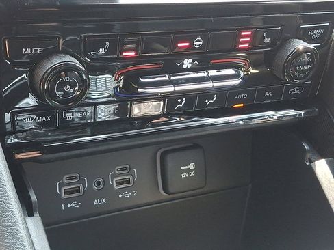 New 2025 Jeep Grand Cherokee Limited w/ Black Appearance Package image 10