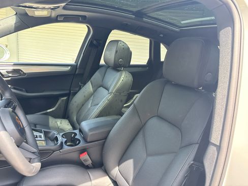 Used 2026 Porsche Macan AWD/4WD image 10