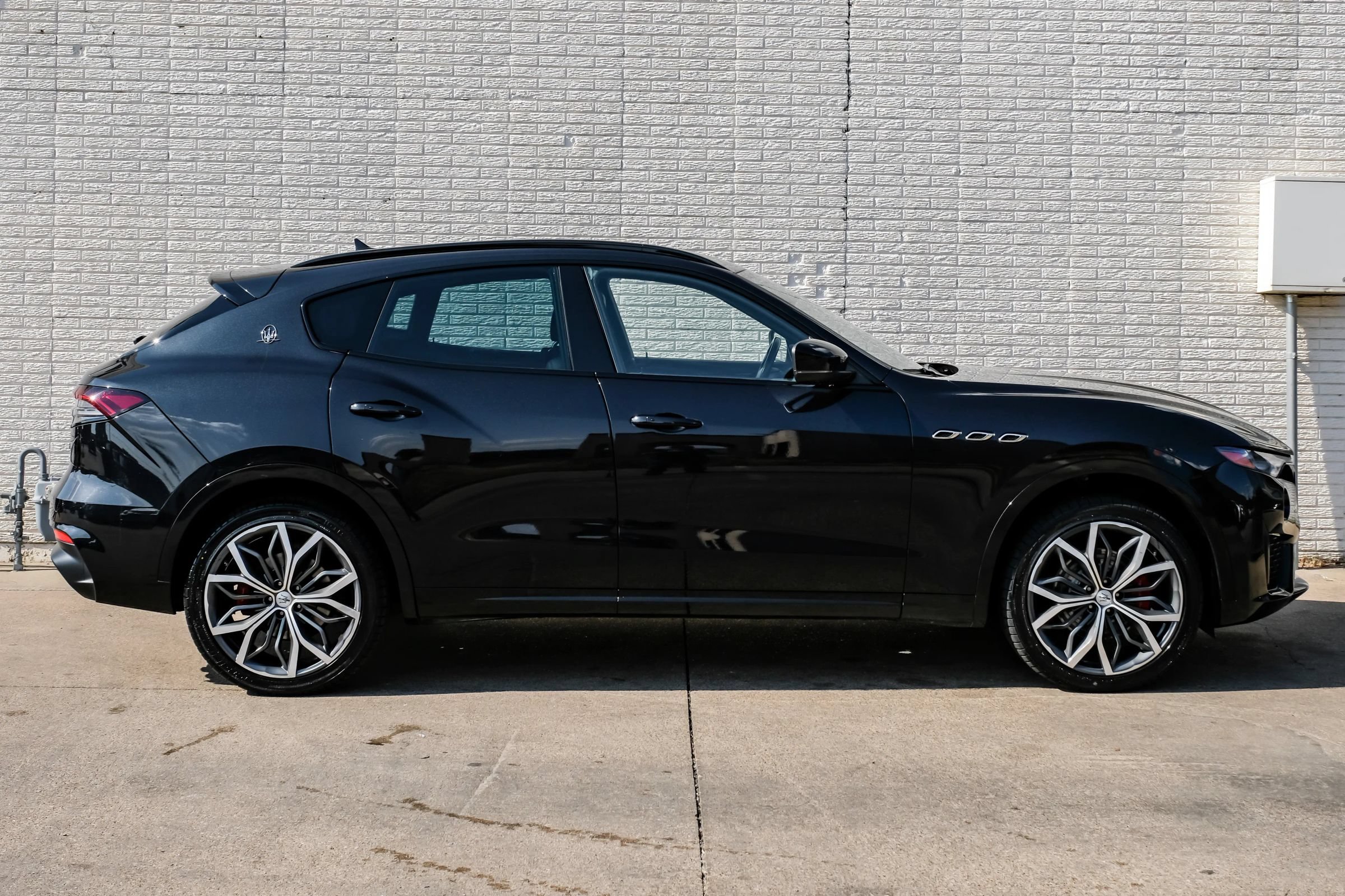 Used 2021 Maserati Levante AWD/4WD image 7