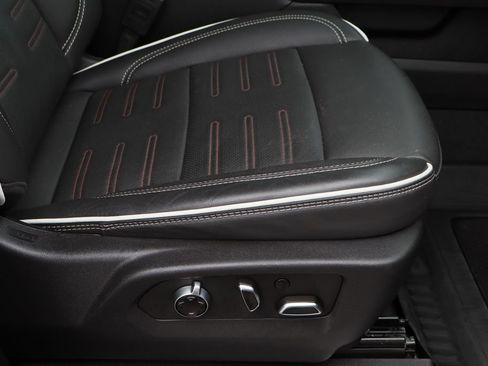 Used 2024 GMC Sierra 2500 AT4X image 32