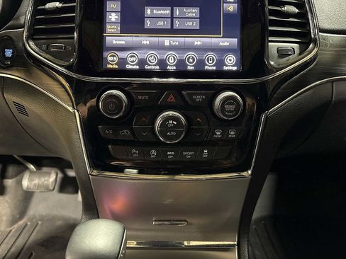 Used 2019 Jeep Grand Cherokee Limited AWD/4WD image 22