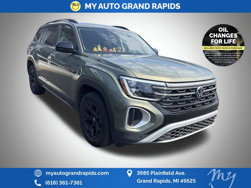 Used 2025 Volkswagen Atlas Peak Edition SE AWD/4WD image 1