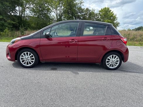 Used 2018 Toyota Yaris LE FWD image 2