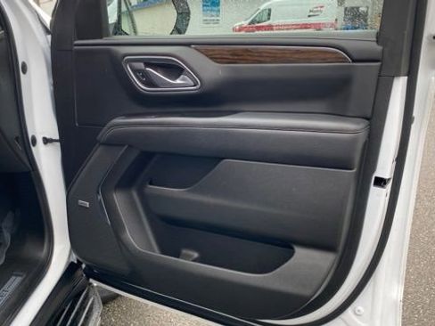 Used 2022 Chevrolet Tahoe Premier w/ Premium Package image 21
