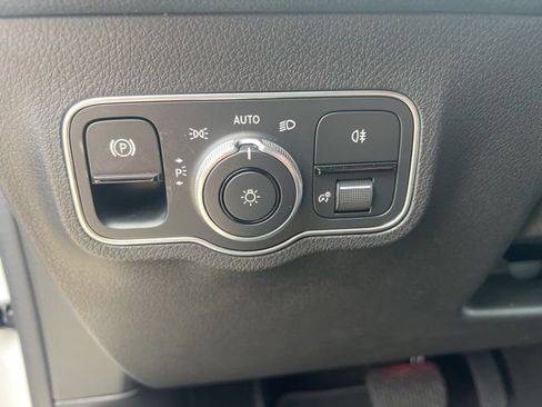 Used 2024 Mercedes-Benz EQB 300 4MATIC image 14