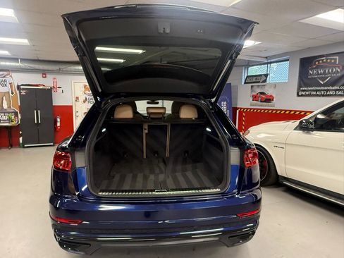 Used 2022 Audi Q8 Prestige w/ Prestige Package AWD/4WD image 13
