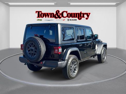 Used 2025 Jeep Wrangler Sport S image 5