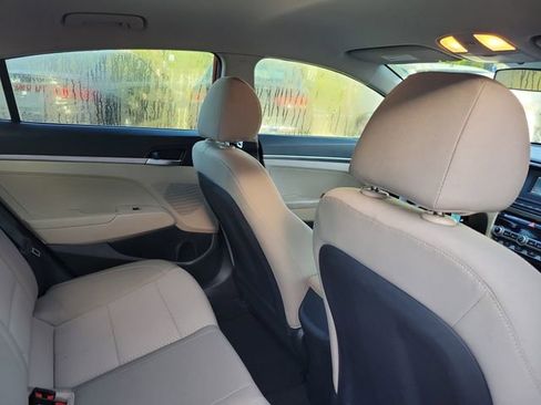 Used 2020 Hyundai Elantra SE image 28