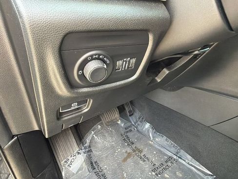 Used 2024 Jeep Grand Cherokee L Altitude RWD image 14