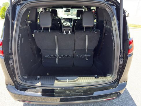 Used 2026 Chrysler Pacifica Select w/ S Appearance Package FWD image 9