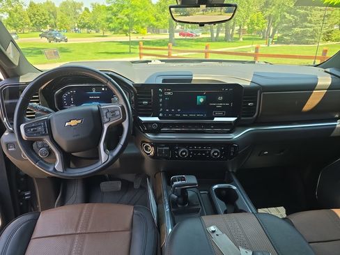 Used 2023 Chevrolet Silverado 1500 High Country w/ High Country Premium Package AWD/4WD image 14