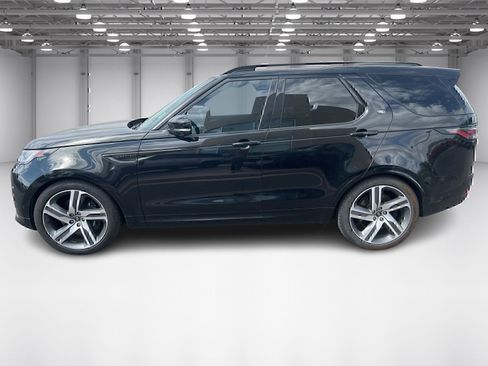 Used 2024 Land Rover Discovery Metropolitan Edition image 8