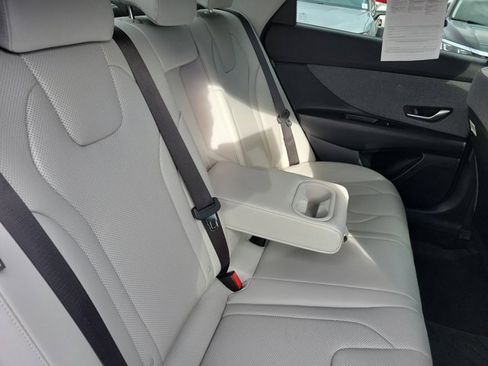 Used 2024 Hyundai Elantra Limited image 10