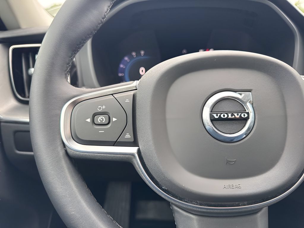 Used 2024 Volvo XC60 B5 Core AWD/4WD image 16