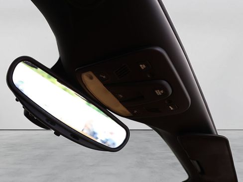 Used 2010 Ferrari California RWD image 25