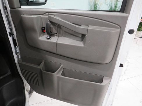 Used 2018 GMC Savana 2500 w/ Chrome Appearance Package image 25