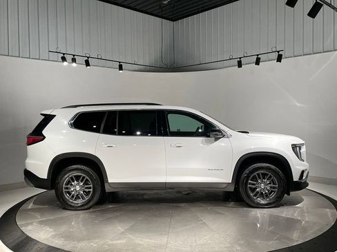 Used 2025 GMC Acadia Elevation image 9