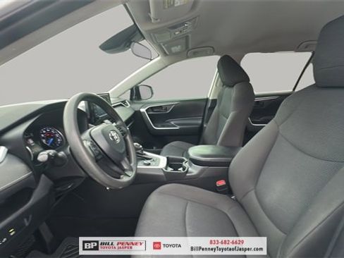 Used 2020 Toyota RAV4 LE image 11