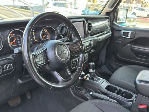 Used 2022 Jeep Gladiator Sport image 14