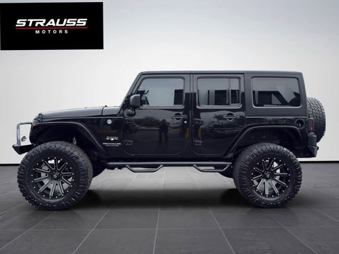 Used 2016 Jeep Wrangler Unlimited Sahara w/ Connectivity Group AWD/4WD image 6