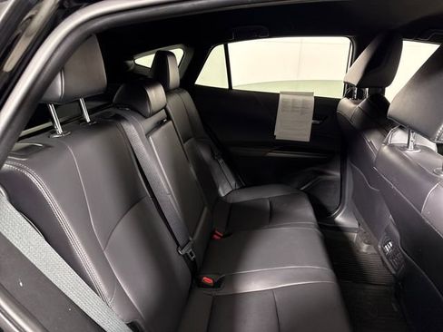 Used 2023 Toyota Venza XLE image 14