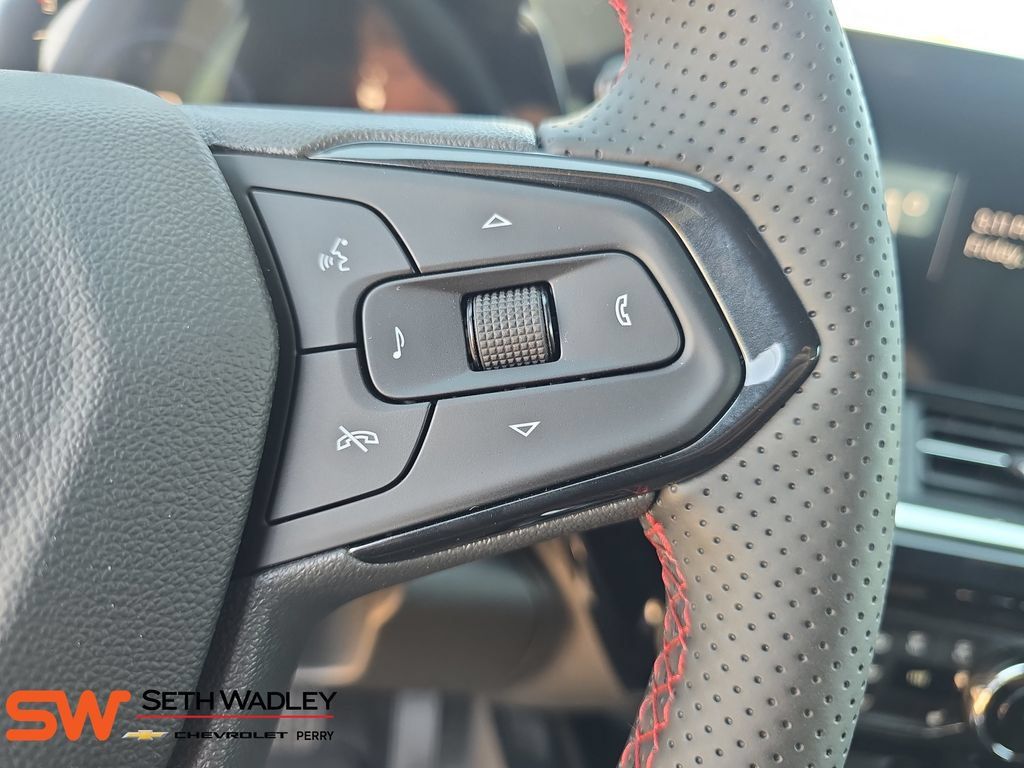 New 2026 Chevrolet Trax RS w/ Sunroof Package FWD image 19