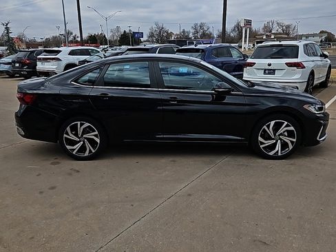 Used 2025 Volkswagen Jetta SEL image 4