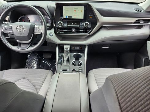 Used 2023 Toyota Highlander L image 9